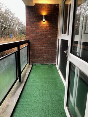 Property grounds - Stunning one bed apartment over looking Battersea Park with balcony. (London)