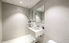 Deluxe Double Bed Room, 1 King Bed, Non Smoking, Private Bathroom | Bathroom | Shower, hair dryer, bathrobes, slippers - Hotel Ami (Gwangju)