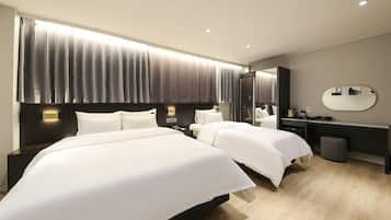 Superior Twin Room, Multiple Beds, Non Smoking, Private Bathroom | Hypo-allergenic bedding, laptop workspace, soundproofing, free WiFi