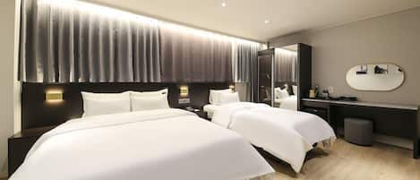 Superior Twin Room, Multiple Beds, Non Smoking, Private Bathroom | Hypo-allergenic bedding, laptop workspace, soundproofing, free WiFi