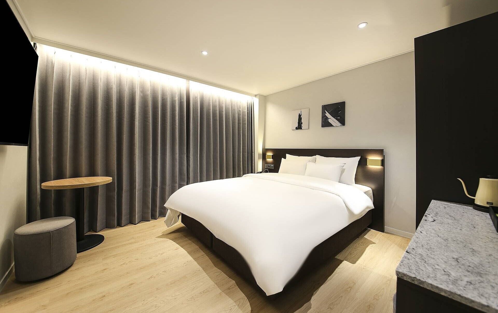 Deluxe Double Bed Room, 1 King Bed, Non Smoking, Private Bathroom | 低過敏寢具、筆電工作空間、隔音、免費無線上網