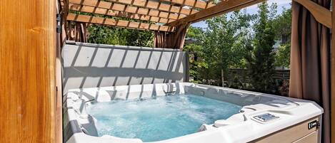 Bain à remous extérieur
