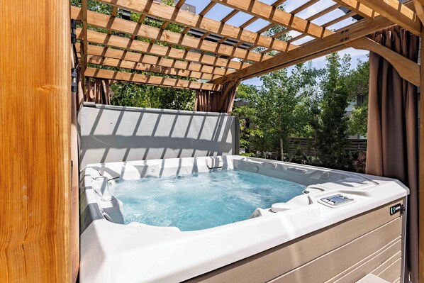 Bain à remous extérieur