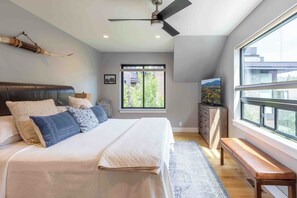 4 Schlafzimmer, Schreibtisch, Bügeleisen/Bügelbrett, WLAN