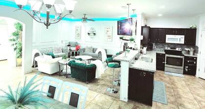 Charming 3-bedroom Home-away-from-Home with WiFi and indoor comfort in Odessa