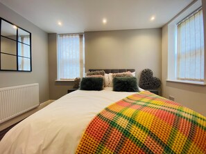 5 quartos, ferros/tábuas de passar roupa, Wi-Fi, roupa de cama