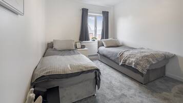 4 bedrooms, WiFi, bed sheets