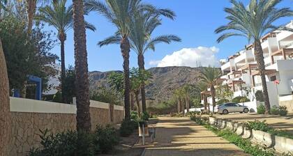 2 Bed Apt - Close To Beach - Pool - Balcony