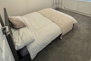 2 chambres, fer et planche à repasser, Wi-Fi, literie fournie