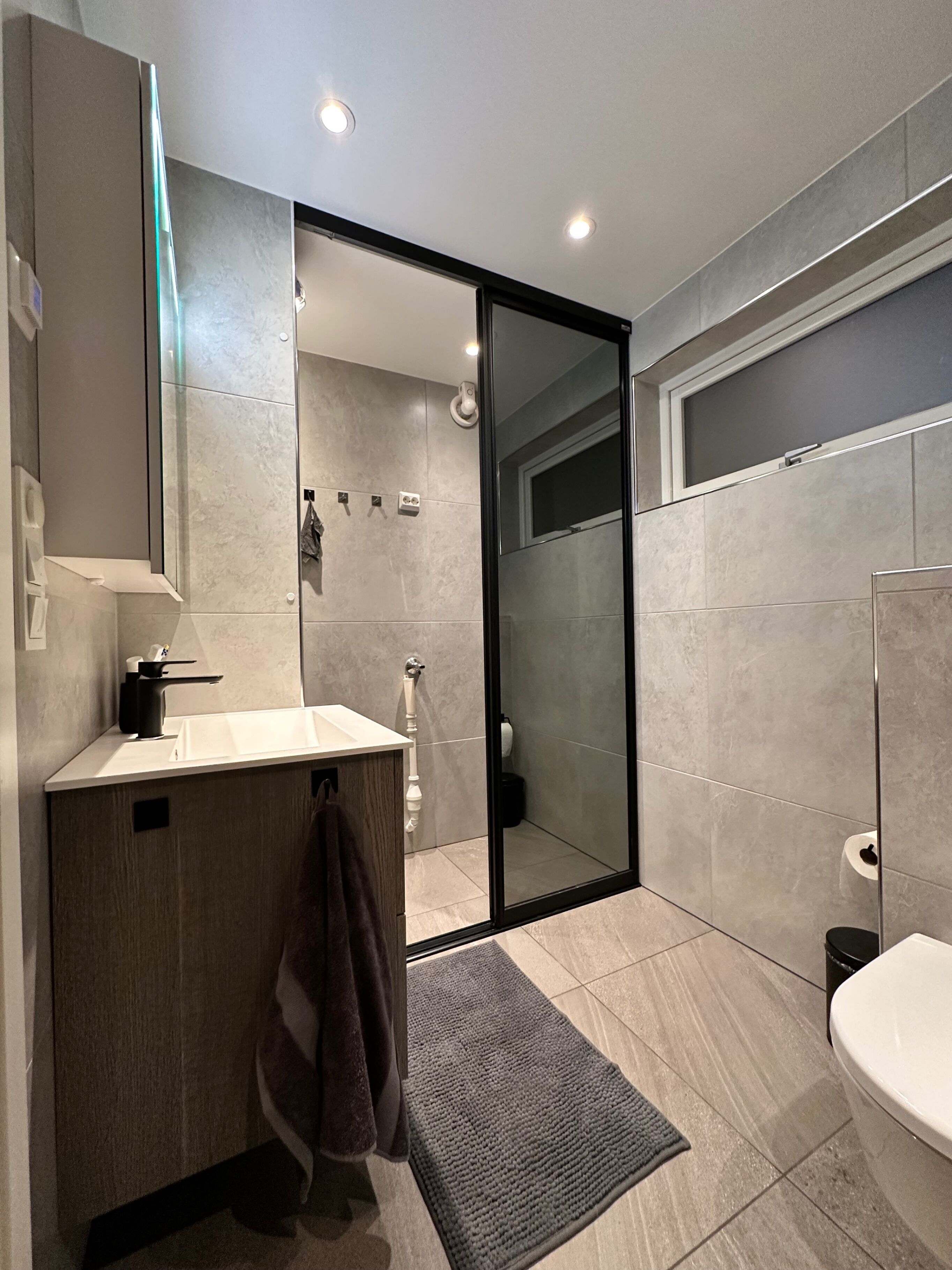 Shower, towels