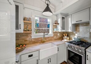 Unclassified image, 4 of 7, button