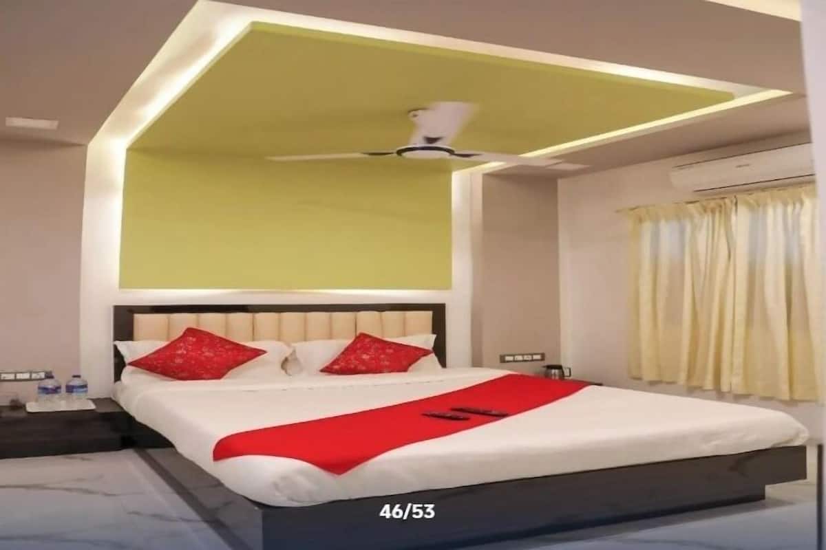 Deluxe Double Room, 1 Queen Bed | 1 bedroom, laptop workspace, iron/ironing board, free WiFi