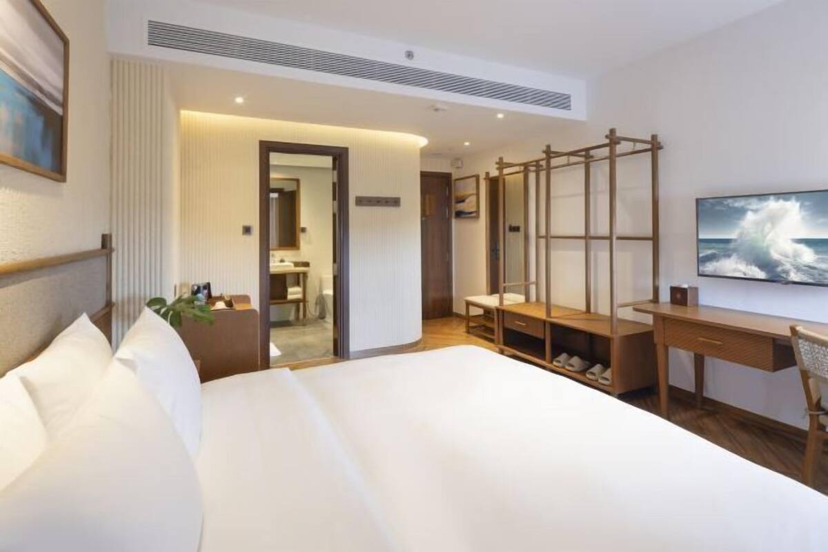 Minibar, in-room safe, desk, blackout drapes