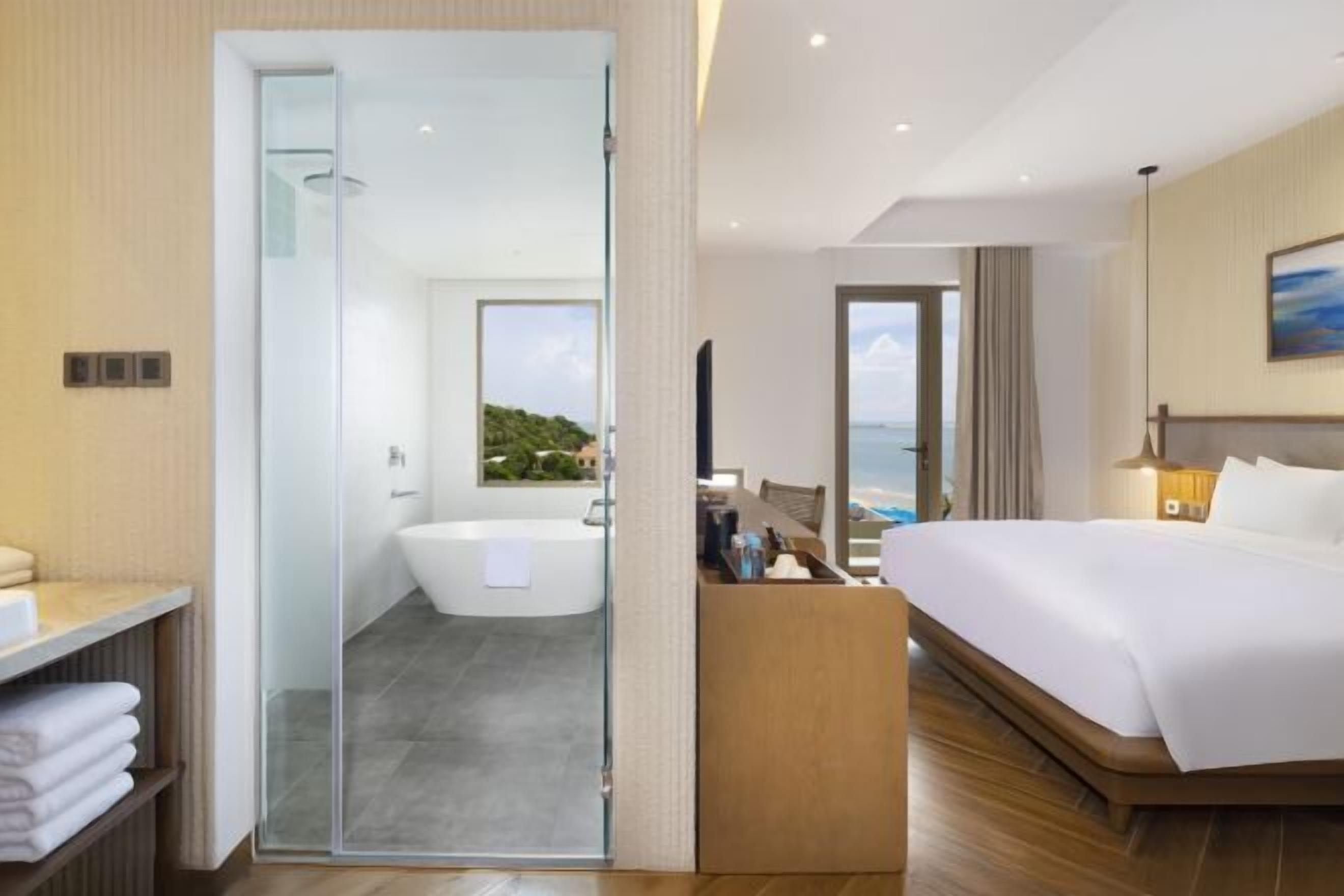 Coffres-forts dans les chambres, bureau, rideaux occultants