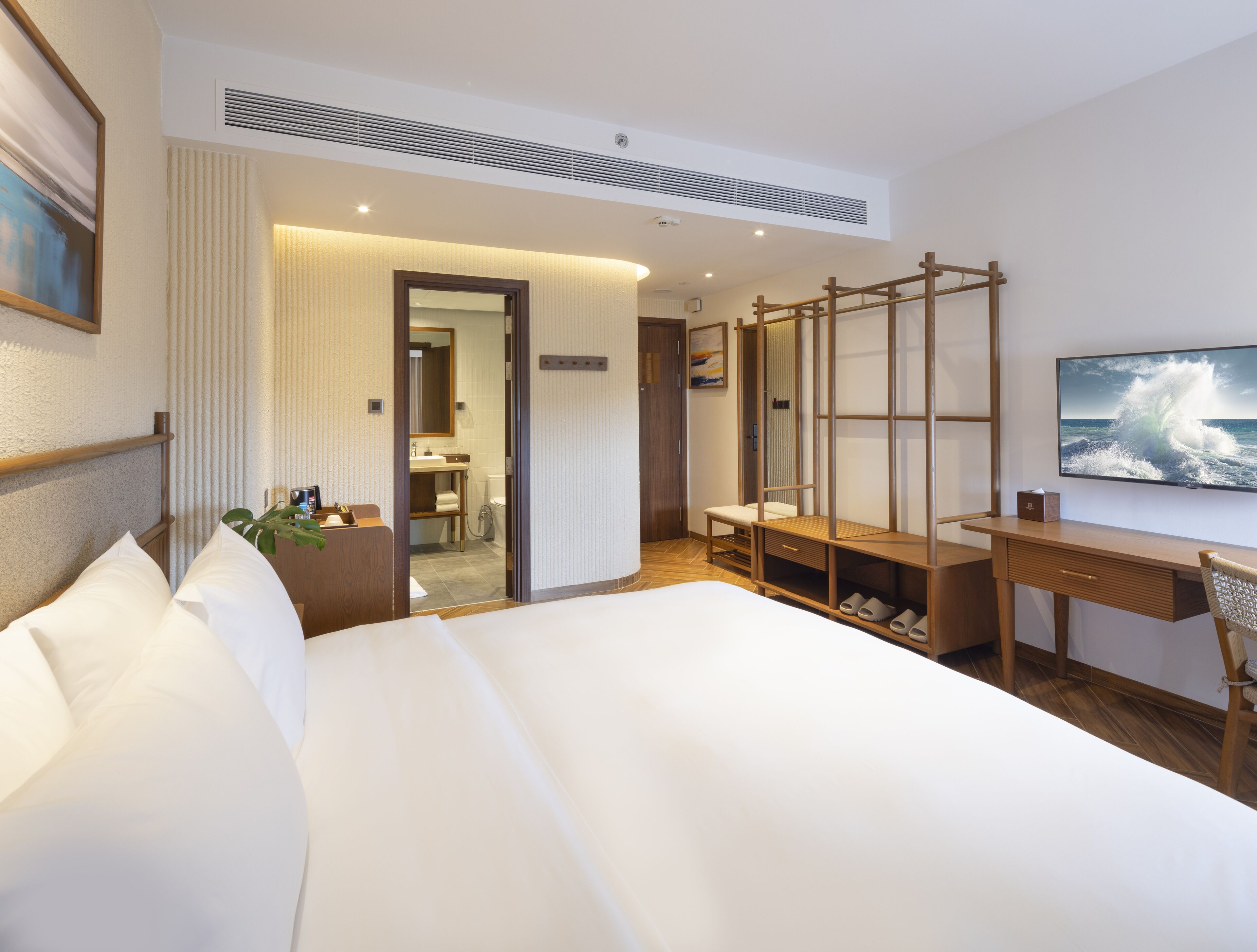 Superior Double Room, 1 King Bed | Minibar, in-room safe, desk, blackout drapes