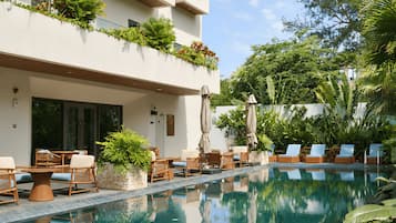 Outdoor pool, open 6:30 AM to 7:00 PM, pool umbrellas, sun loungers