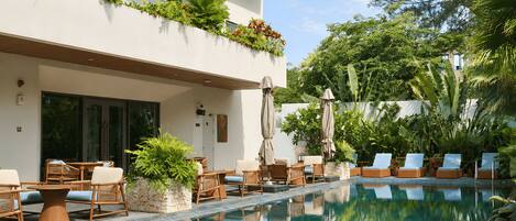 Outdoor pool, open 6:30 AM to 7:00 PM, pool umbrellas, pool loungers