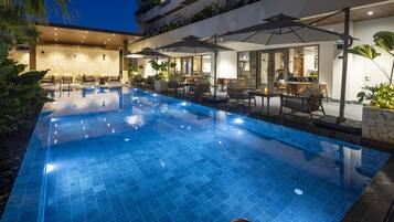 Outdoor pool, open 6:30 AM to 7:00 PM, pool umbrellas, sun loungers