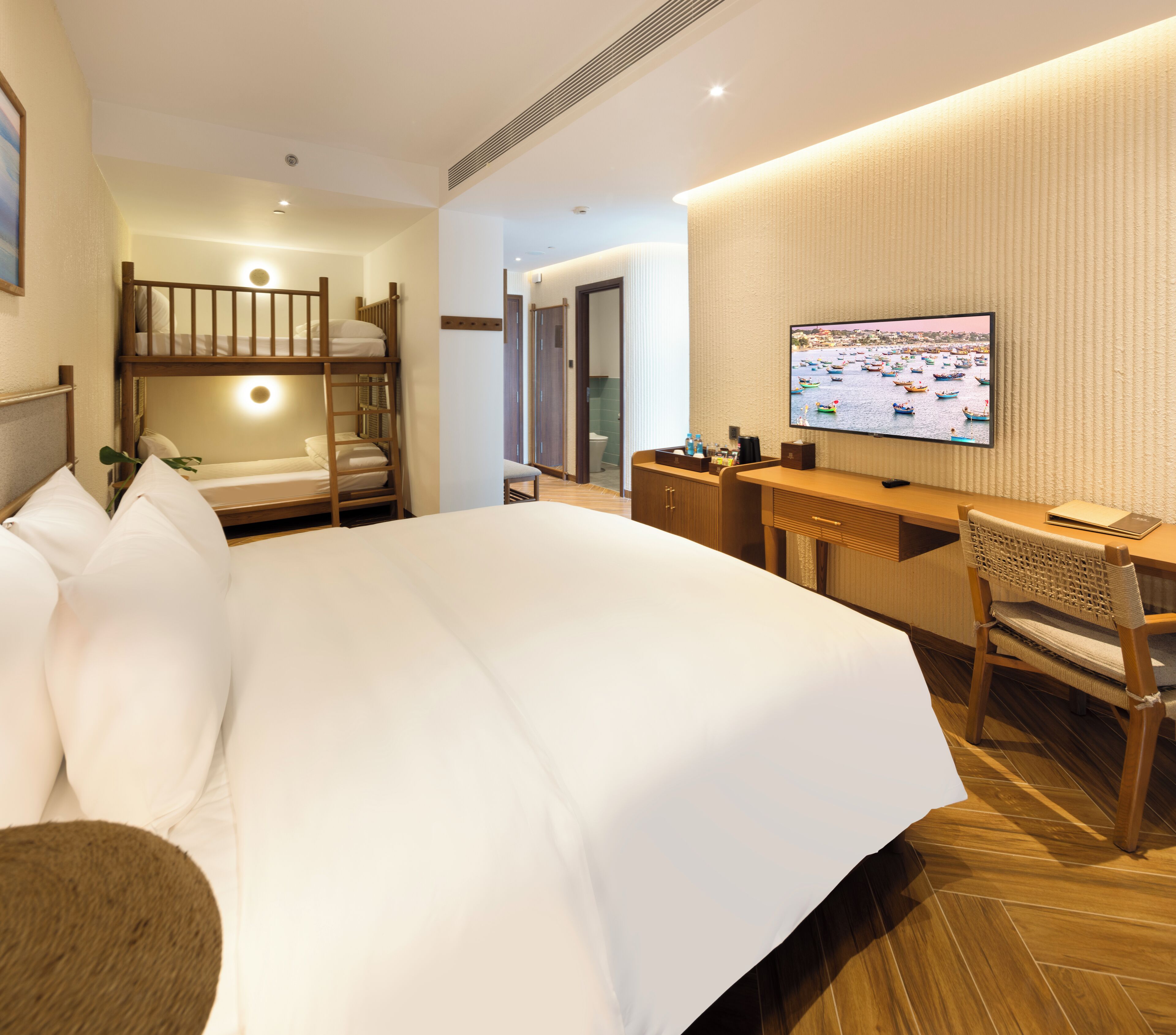 Family Room | Minibar, in-room safe, desk, blackout drapes