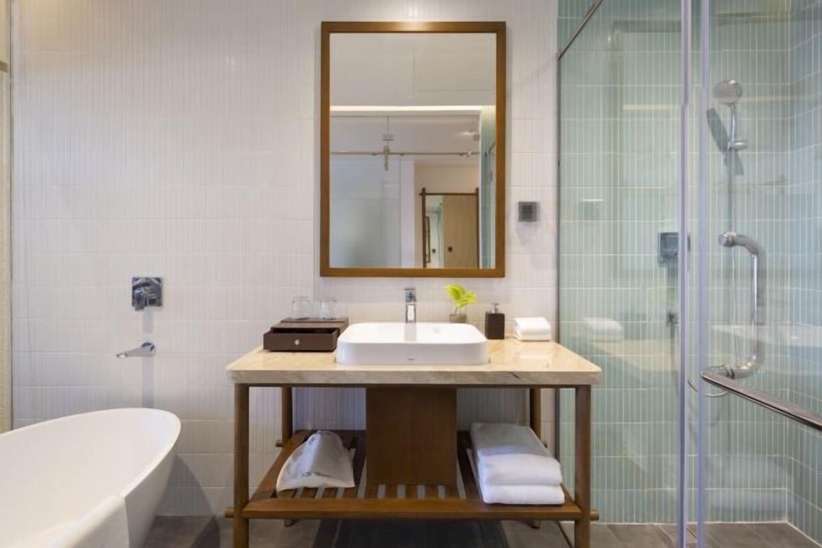 Articles de toilette écologiques, séchoir à cheveux, pantoufles
