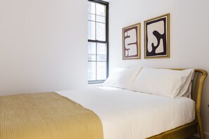 2 bedrooms, iron/ironing board, WiFi, bed sheets - Blueground | East Village, AC & w/d, nr park (Downtown)