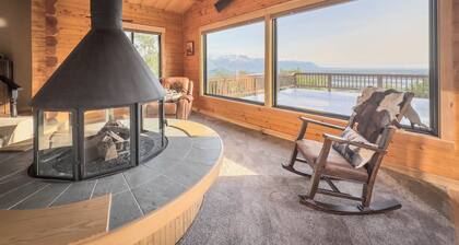 Luxurious Cabin in Alaska w/ Hot Tub & Cedar Sauna