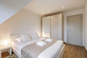 2 soverom, skrivebord, strykejern/-brett og wi-fi