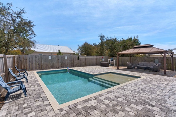 The perfect motto for this scene is 'Life is Good'