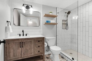 Dusche, Haartrockner, Shampoo