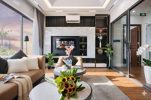 Elite Penthouse, Balcony, City View | Living area | TV, printers