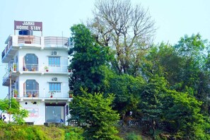 Façana frontal de l'allotjament