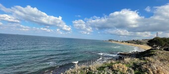 2 min. drive to the beach.                        Holiday Home Angela