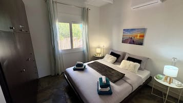 2 bedrooms, iron/ironing board, travel cot, WiFi