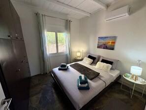 2 habitaciones, tabla de planchar con plancha, cuna de viaje y wifi 