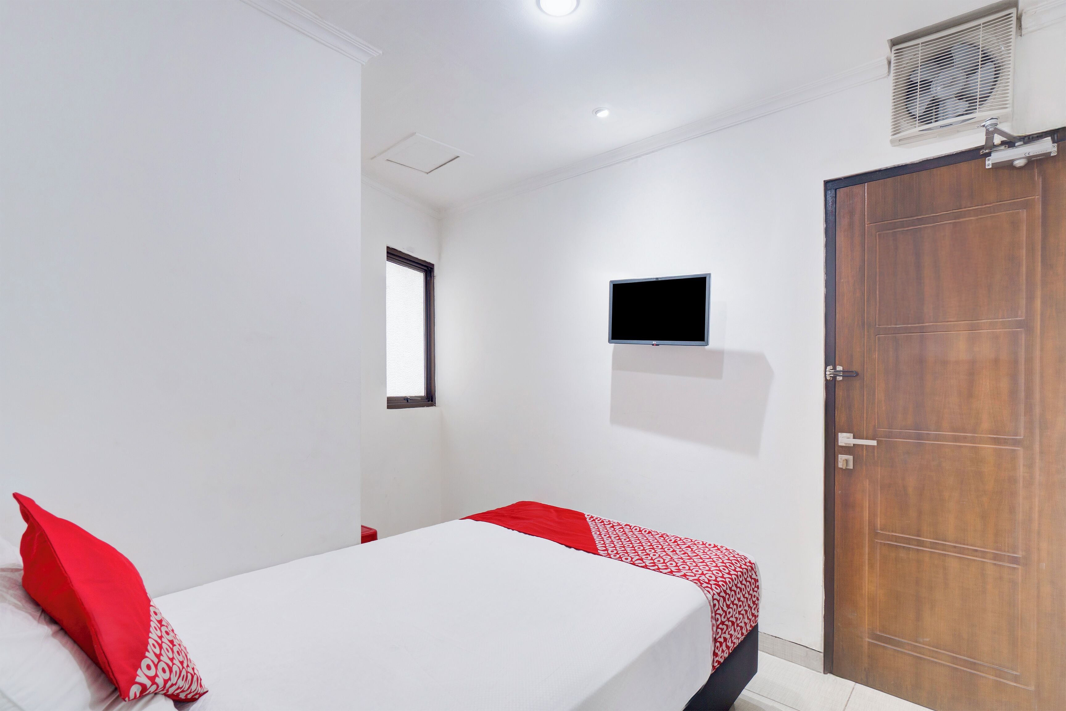 Deluxe Single Room | Laptop workspace, free WiFi, bed sheets