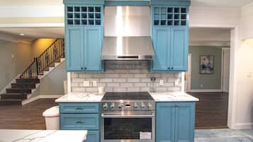 Fridge, microwave, dishwasher, coffee/tea maker