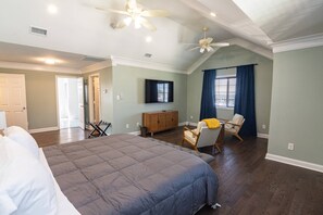 4 bedrooms, iron/ironing board, WiFi