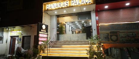 Fachada de la propiedad