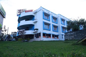Garden view - Royal Hotels, Kodaikanal (Kodaikanal)