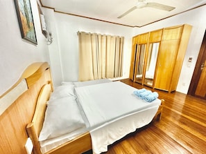 Chambre Standard, 1 grand lit, salle de bains commune | Accès au Wi-Fi (inclus), literie fournie