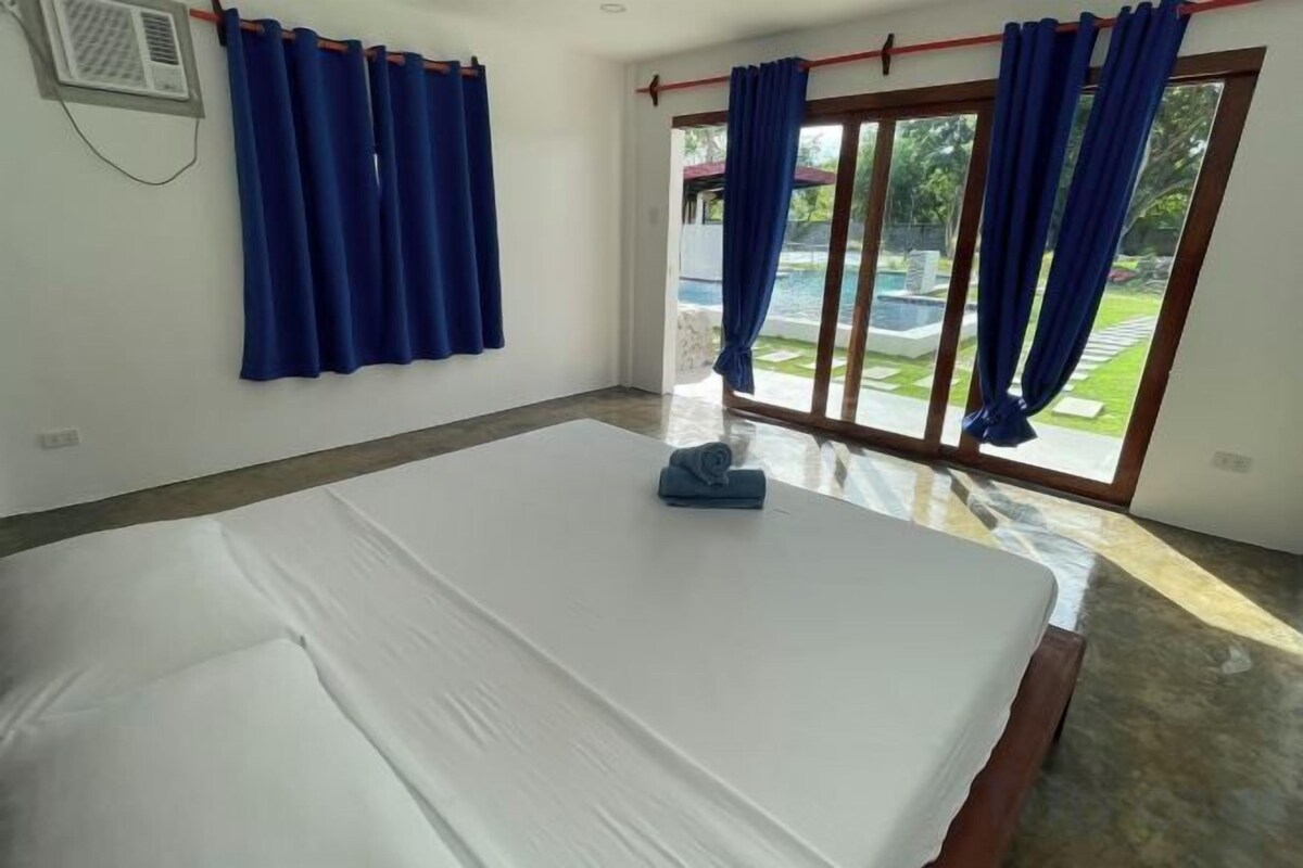 WiFi (free), bed sheets