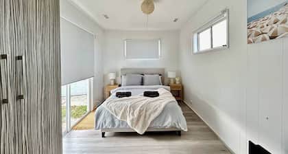 Mountain-View Escape-3BR Retreat with Scenic Views