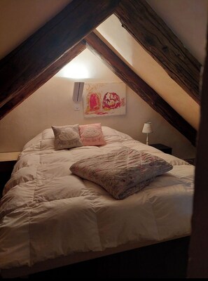 1 bedroom, free WiFi, bed sheets
