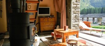 Between sky and forest - romantic chalet in nature