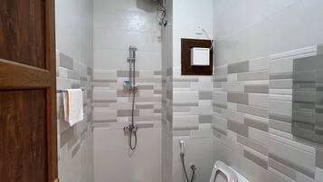 Vila Deluks, pemandangan gurun | Kamar mandi | Handuk, sabun, sampo, dan tisu toilet