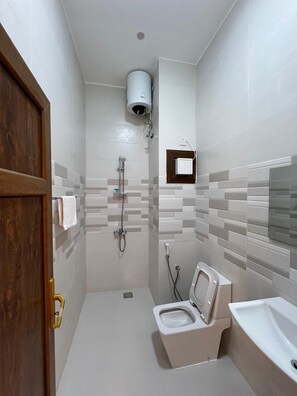 Deluxe Villa, Desert View | Bathroom | Towels, soap, shampoo, toilet paper