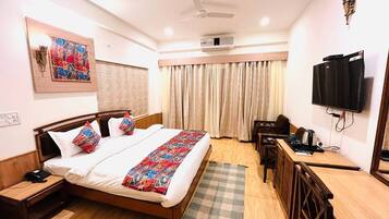 Escritorio y espacio para trabajar con laptop