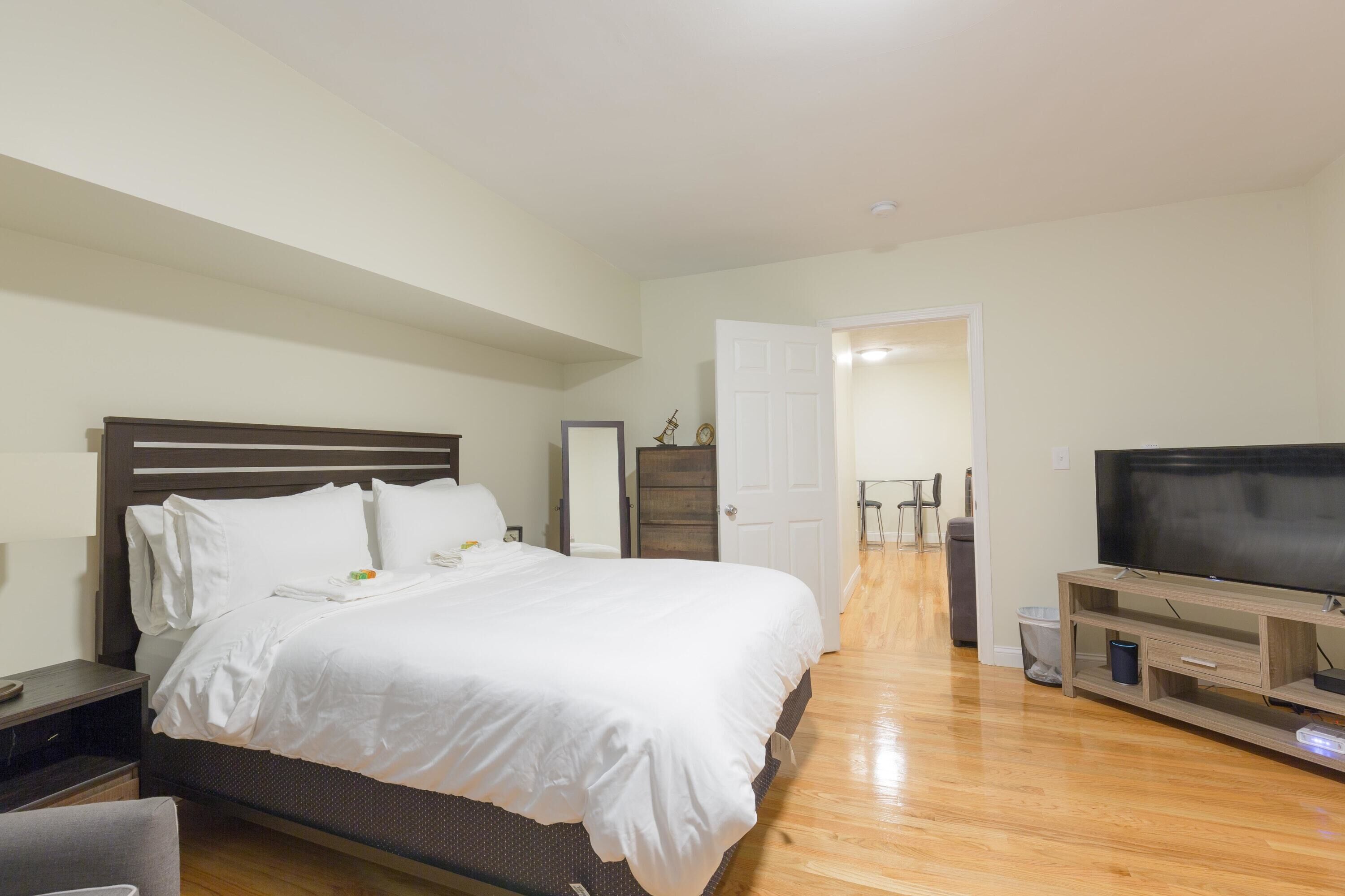 1 bedroom, desk, iron/ironing board, WiFi