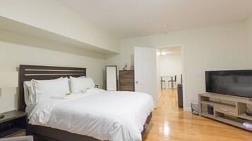 1 bedroom, desk, iron/ironing board, WiFi