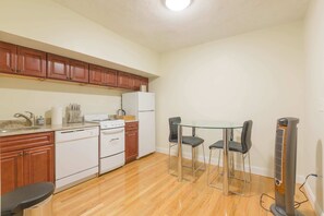 Fridge, microwave, oven, stovetop - Free Parking at 1 Bed Basement Apt, Near BU & MIT (Boston)